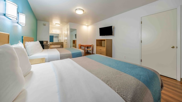 2 Queen Beds | Mobil Access Tub Nsmk Micfridg