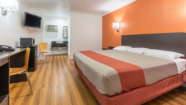 1 KING BED | NON-SMOKING