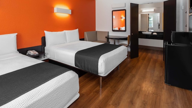 2 Full Beds | Micfridge