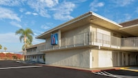 Motel 6 Jurupa Valley, CA - Riverside West