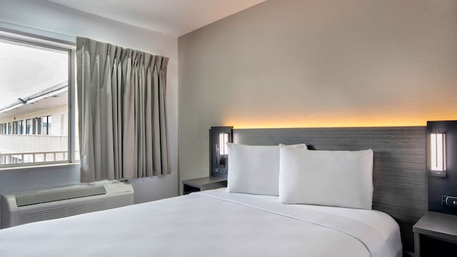 1 Full Bed | ADA/Tub/Mini Fridge