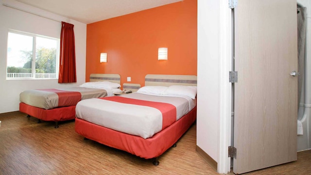 2 FULL BEDS | MICFRIDGE