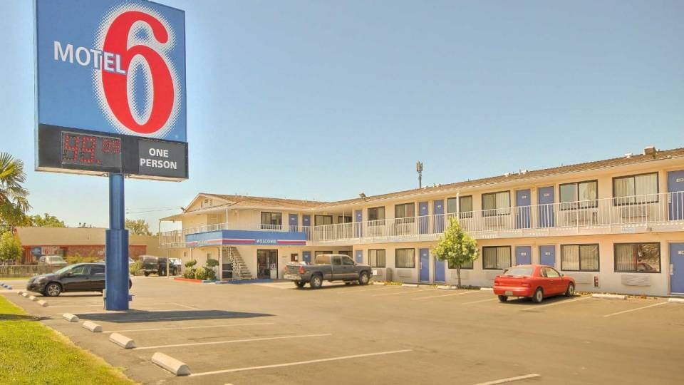 Motel 6 Fresno, CA - Blackstone North, C93644, Fresno CA