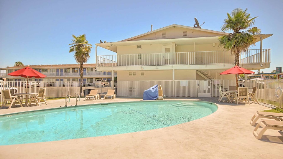 Motel 6 Fresno, CA - Blackstone North, C93644, Fresno CA