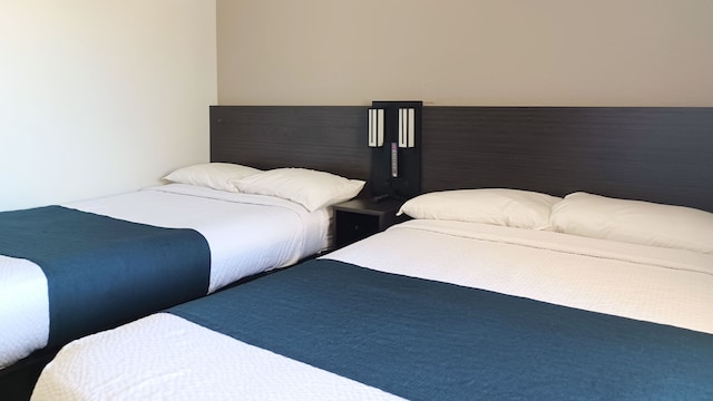 2 Full Beds | Micfridge