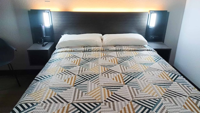 1 Queen Bed | Micfridge, Smoking