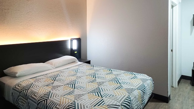 1 Queen Bed | Micfridge