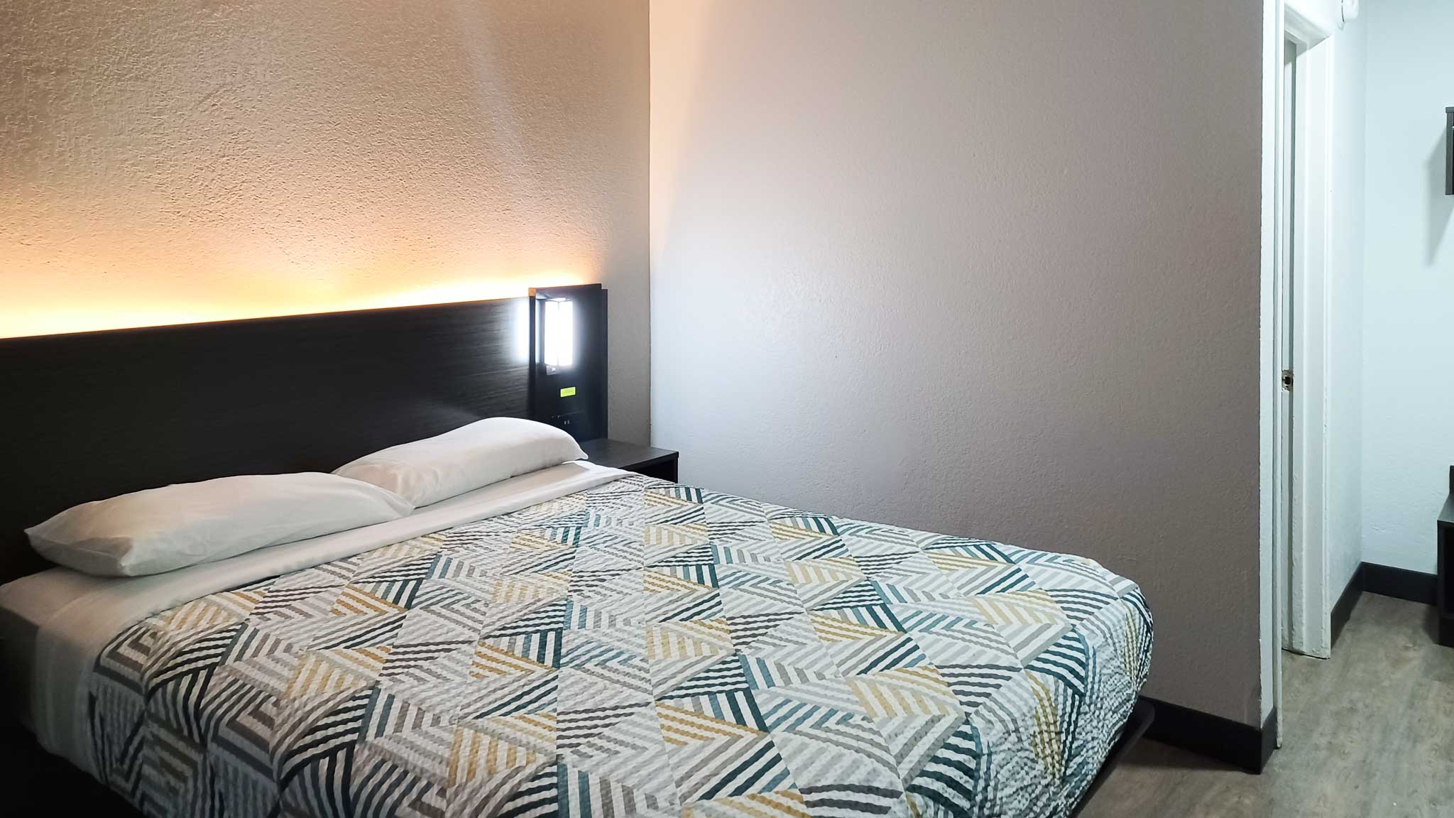 Motel 6 Fresno, CA | Blackstone North Low Rates