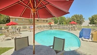 Motel 6 Fresno, CA - Blackstone North