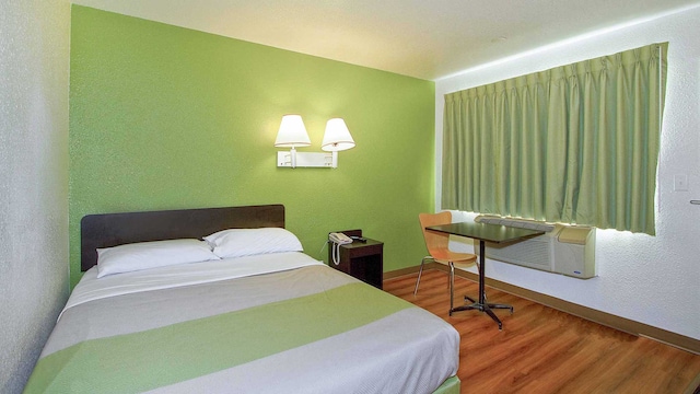 1 Full Bed | ADA/Tub/Micfridge