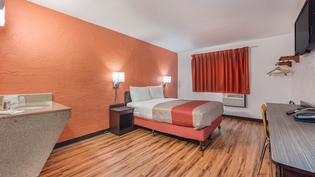 1 Queen Bed | Smoking