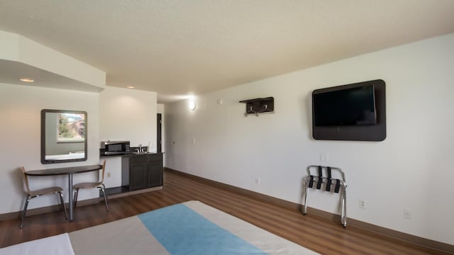 1 King Bed | Non-Smoking, Micfridge