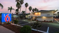 Motel 6 Santa Barbara, CA - State Street