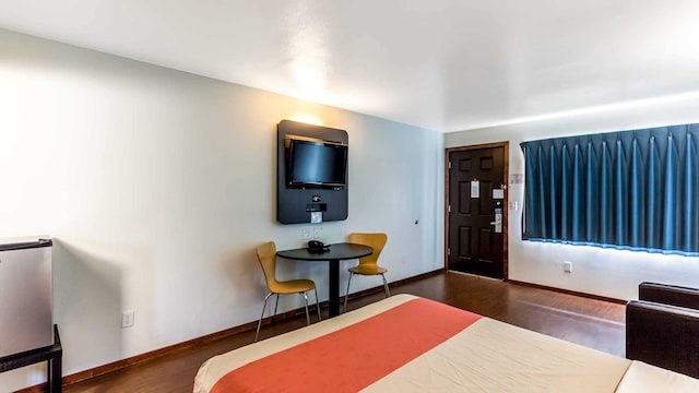 1 KING BED | NON-SMOKING