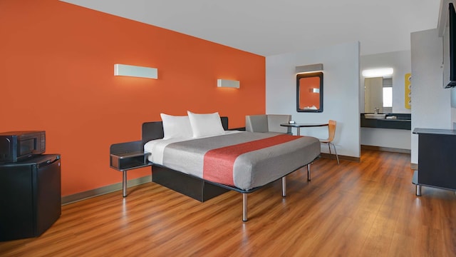 1 King Bed | Premium, Micfridge