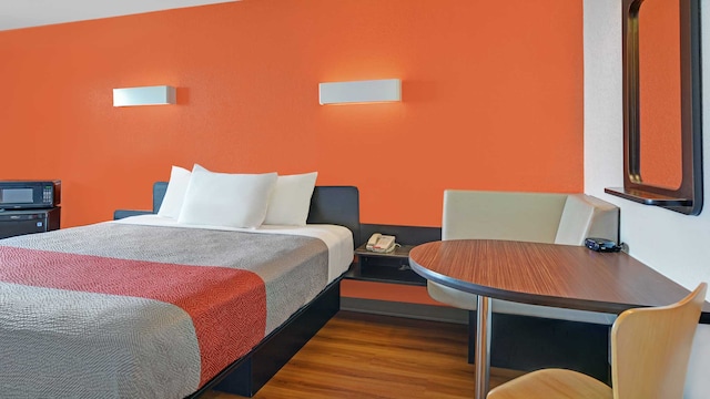 1 Full Bed | ADA/Tub