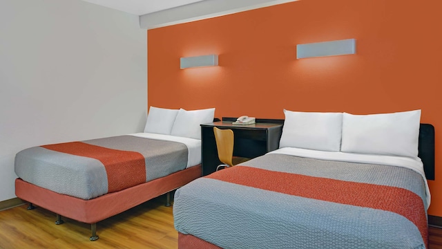 2 Full Beds | ADA/Tub