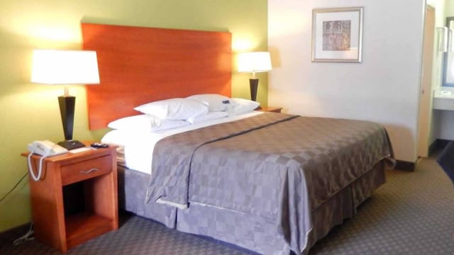 1 King Bed | Mobil Access Tub Nsmk Micfridg