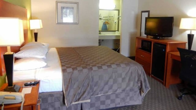 1 King Bed | Smoking, Micfridge