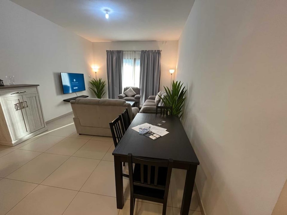 OYO HOME 1470 Spacious Two Bedroom, Al Reem Island, Abu Dhabi