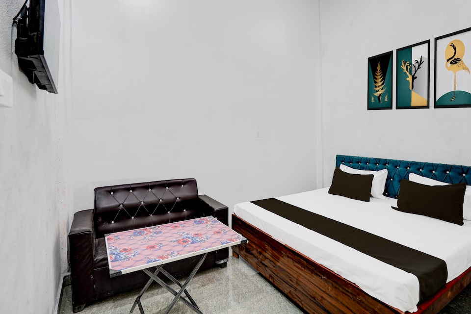 Hotel O J.B. HOTEL, Bewar, Bewar