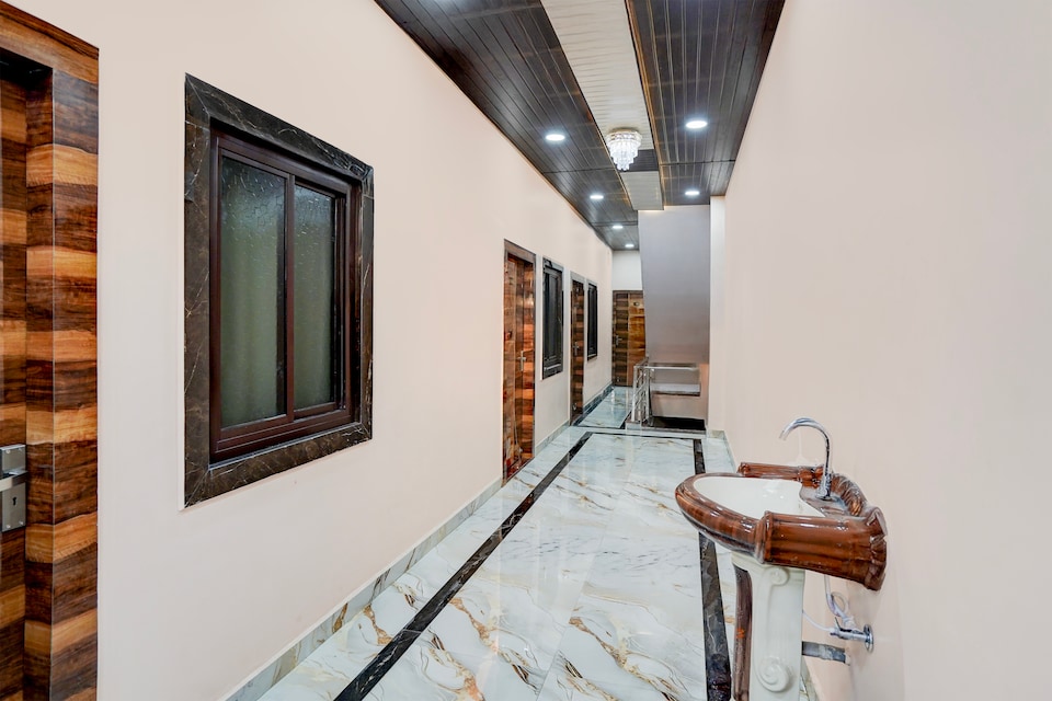 Super Hotel O Tedhi Bazaar Near Ram Janambhumi, Ayodhya, अयोध्या
