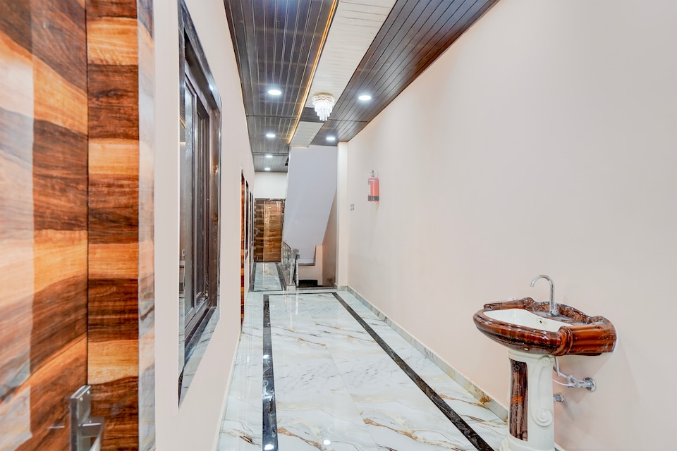 Super Hotel O Tedhi Bazaar Near Ram Janambhumi, Ayodhya, अयोध्या