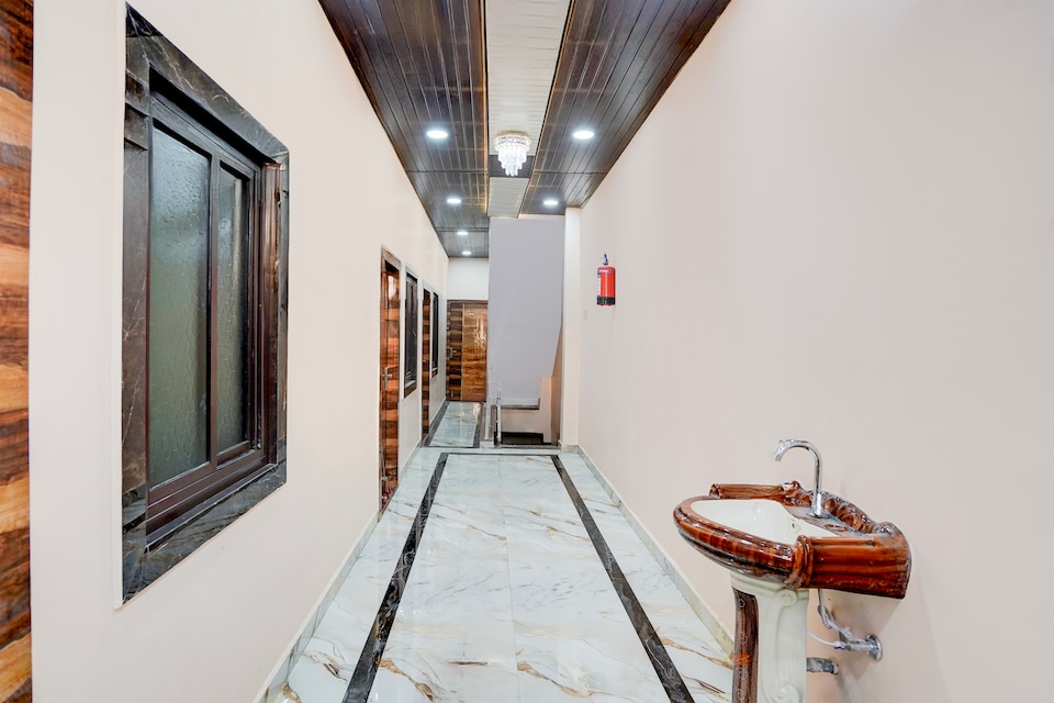 Super Hotel O Tedhi Bazaar Near Ram Janambhumi, Ayodhya, अयोध्या