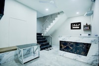 Super Collection O by OYO Nayagaon Vikas Nagar