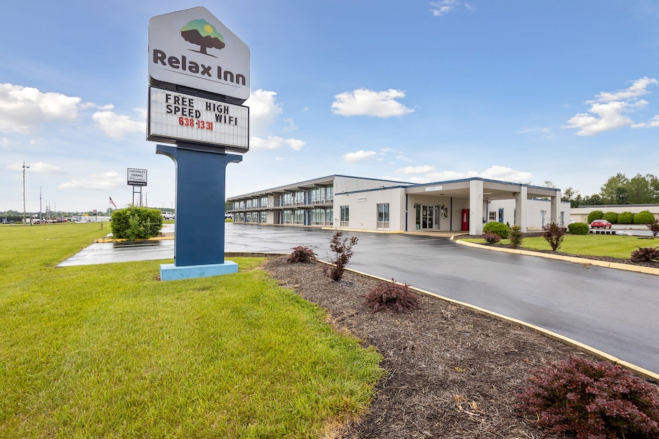 Relax inn by OYO Greeneville Near Hwy US-321, Greeneville, TN, Greeneville, TN