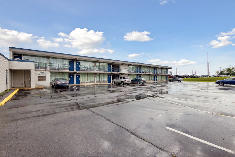 Relax inn by OYO Greeneville Near Hwy US-321, Greeneville, TN, Greeneville, TN