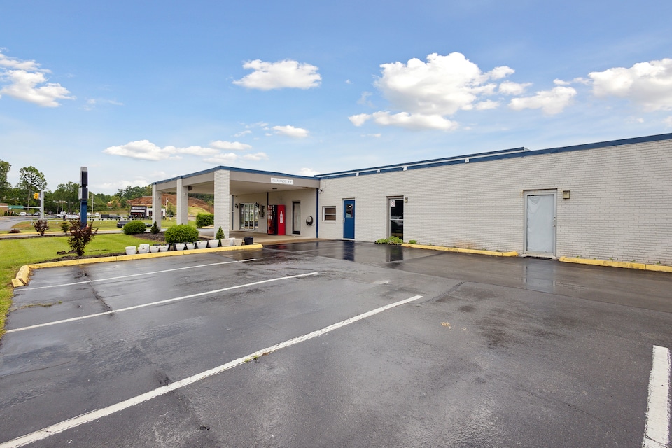 Relax inn by OYO Greeneville Near Hwy US-321, Greeneville, TN, Greeneville, TN