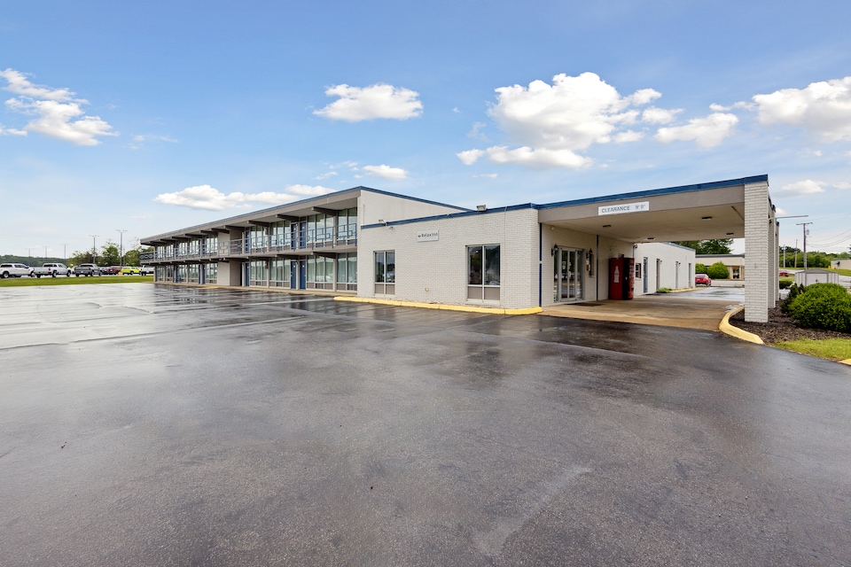 Relax inn by OYO Greeneville Near Hwy US-321, Greeneville, TN, Greeneville, TN