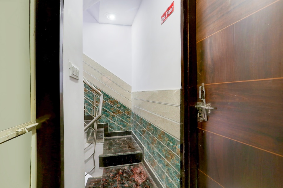 Hotel O A PACIFIC STAY, Rajouri Garden Delhi, Delhi