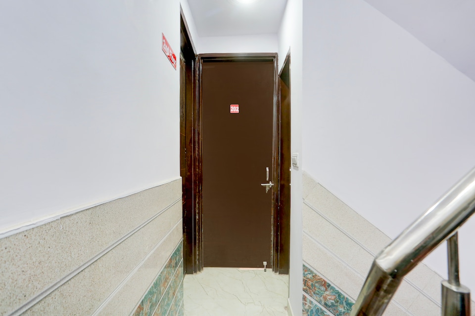 Hotel O A PACIFIC STAY, Rajouri Garden Delhi, Delhi
