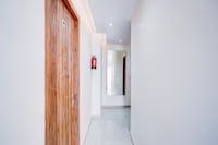 Super Townhouse Lahartara Railway Bridge Near Bus Stop