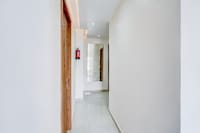 Super Townhouse Lahartara Railway Bridge Near Bus Stop