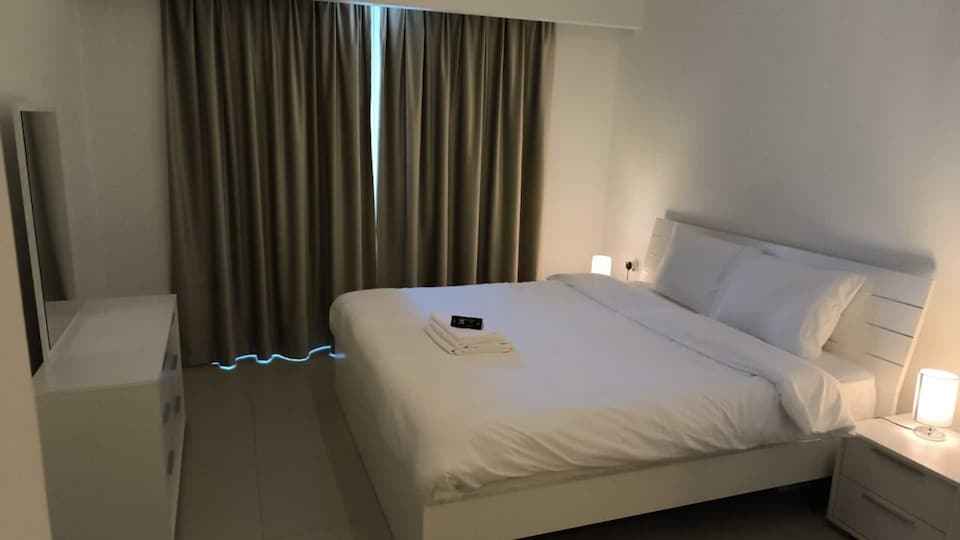 OYO HOME 1472 Luxurious Two Bedroom Furnished Apartment, Al Reem Island, Abu Dhabi