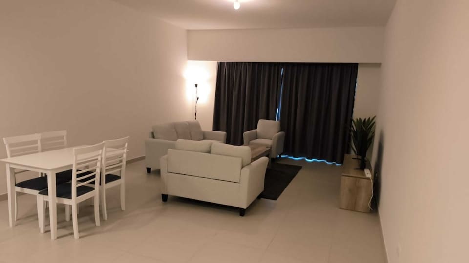 OYO HOME 1472 Luxurious Two Bedroom Furnished Apartment, Al Reem Island, Abu Dhabi