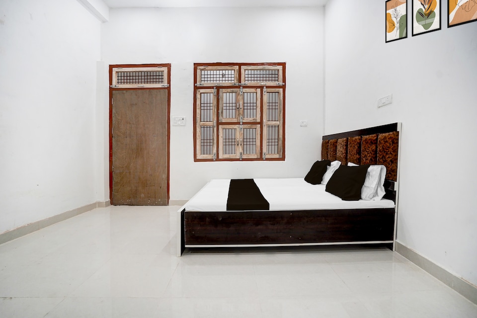SPOT ON Sky Ten Guest House and Restaurant, Rambagh Allahabad, Prayagraj