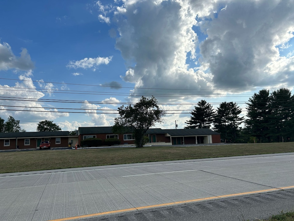 Hillcrest Motel by Oyo Aurora near Lawrenceburg, Aurora, IN, Aurora, IN