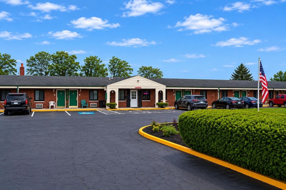 Hillcrest Motel by Oyo Aurora near Lawrenceburg, Aurora, IN, Aurora, IN