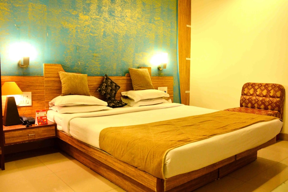 OYO 2215 Hotel Paradise, Vijay Nagar Indore, Indore