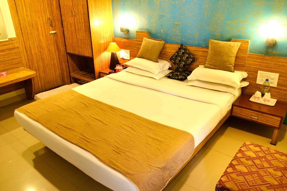 OYO 2215 Hotel Paradise, Vijay Nagar Indore, Indore