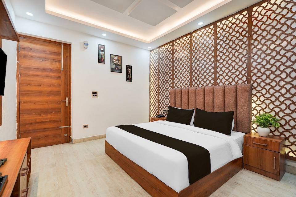 Super Townhouse Haridwar Road Near Rispana Pul Dehradun, Dehradun Railway Station, Dehradun
