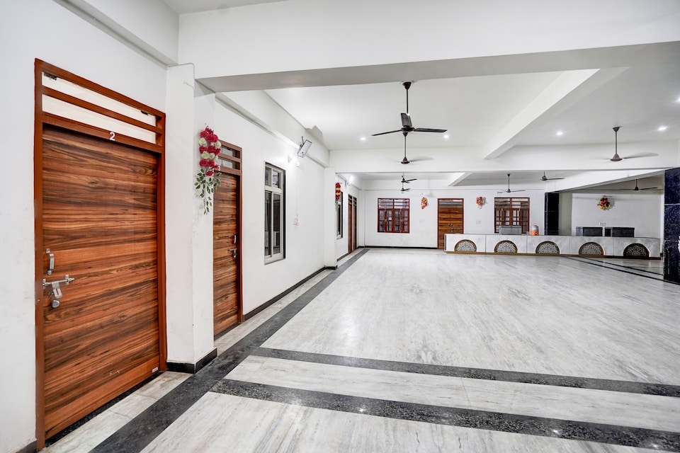 Hotel O THE CHAKERI CRYSTAL , Kanpur Railway Station, Kanpur