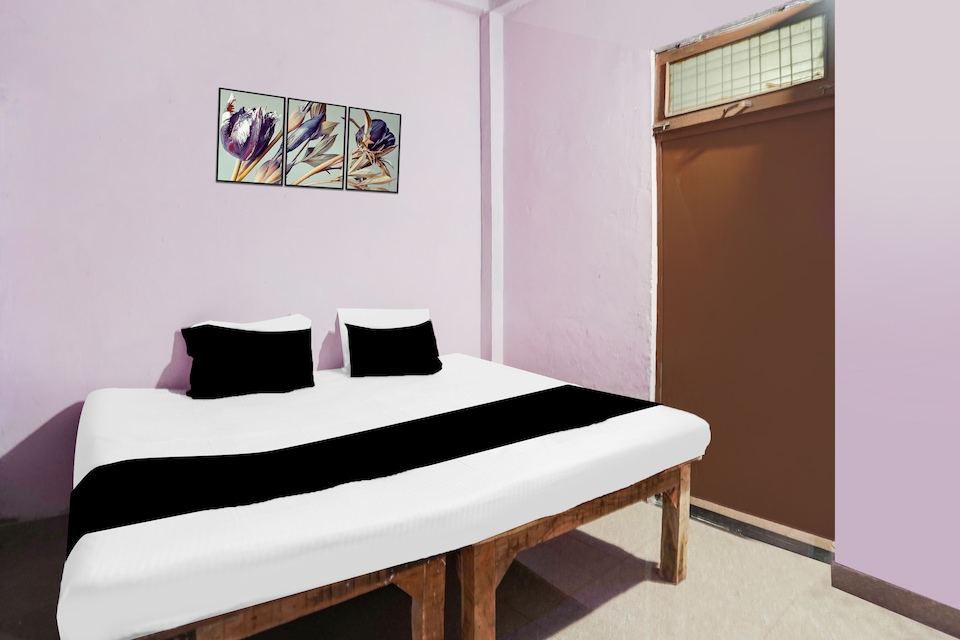 SPOT ON VIP LODGE, Rambagh Allahabad, Prayagraj