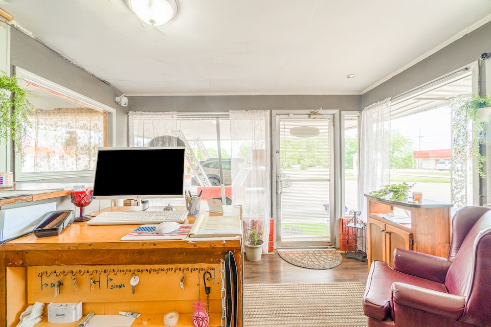 OYO Holiday Capri Motel & Rv Park, Booneville, AR, Booneville, AR