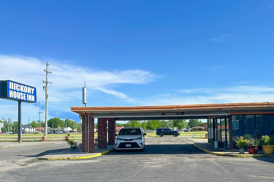 OYO Hickory House Inn, Dexter MO, Dexter MO