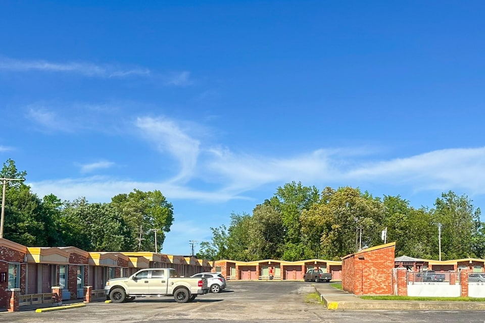 OYO Hickory House Inn, Dexter MO, Dexter MO